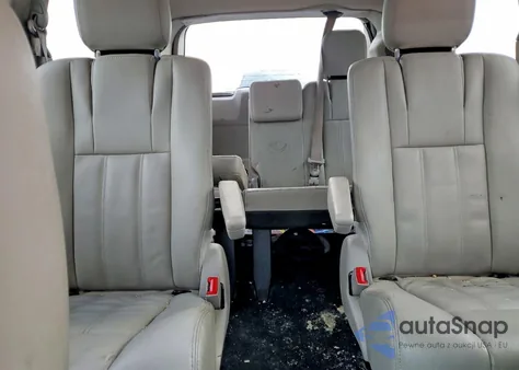 2015 Chrysler Town & Country Touring z USA, uszkodzony, nr VIN 2C4RC1BG9FR676024